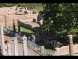 00628 ostia - regio v - insula xii - horrea di hortensius (v,xii,1) - li hinten - horrea (v,xii,2) - blick vom theater (ii,vii,2).jpg